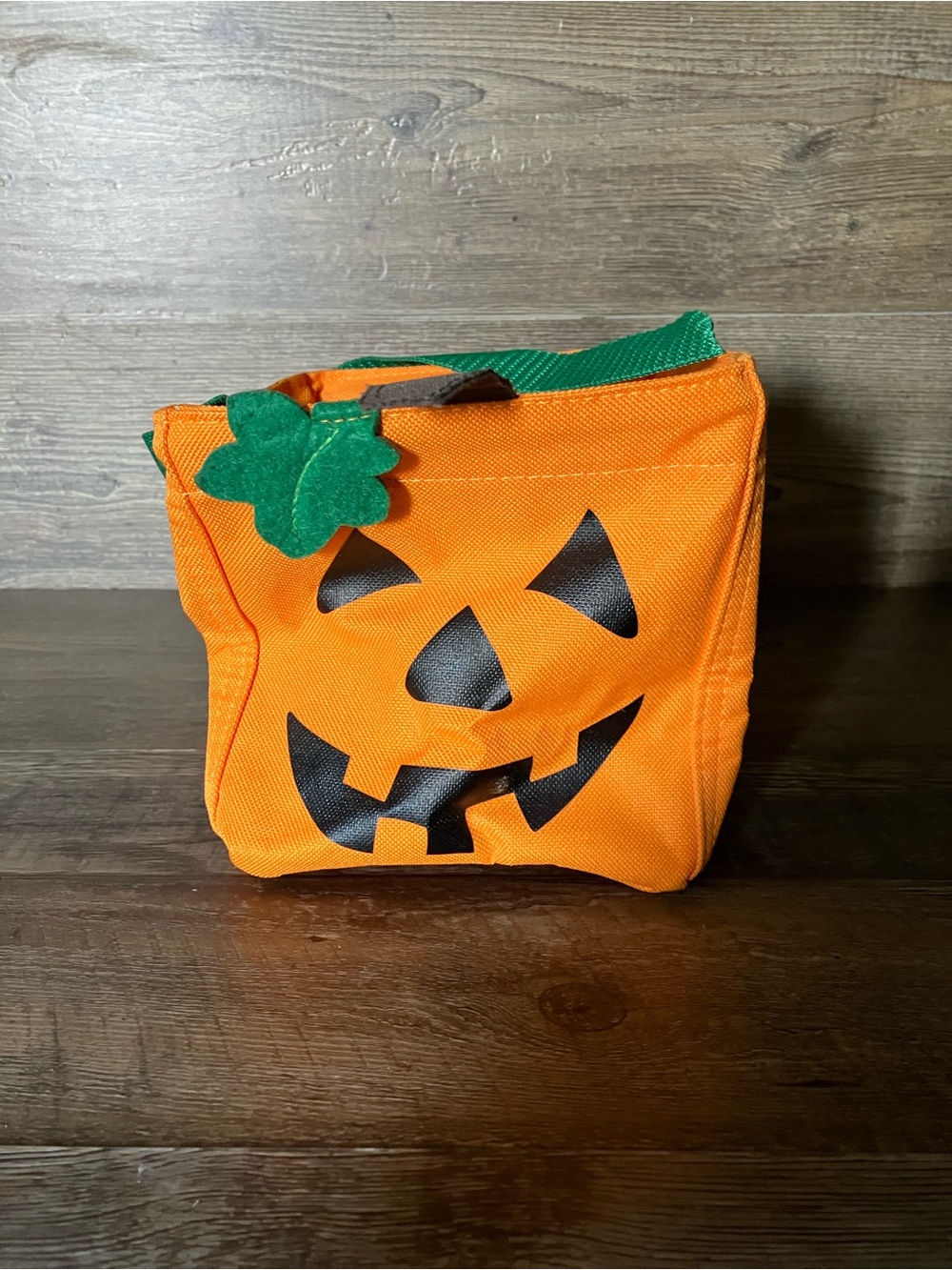 Thirty one “pumpkin” littles carry along